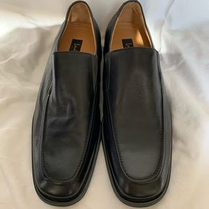 NEW Black leather loafer